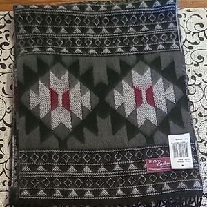 Better Cashmere Geometric Pattern Scarf
